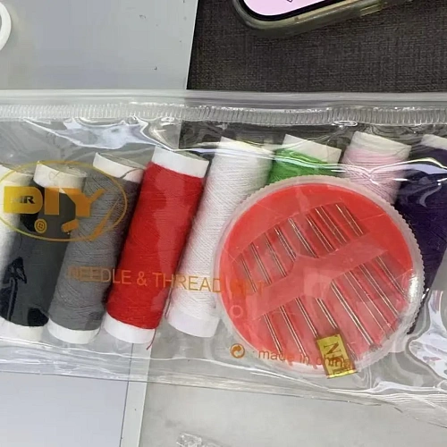 Швейный набор в ZIP упаковке с подвесом "Favorite Hous" (нитки и иголки)