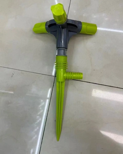 Разбрызгиватель "Green" на колышке 3 лейки 26см. ДоброСад