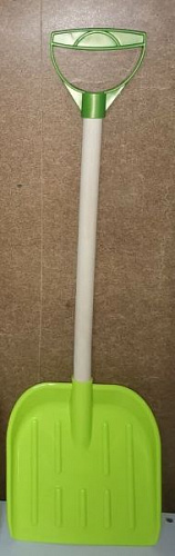 Лопата детская пластиковая 65 см с деревянной ручкой 